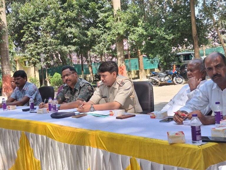 दुर्गा पूजा को लेकर बुढ़मू में प्रशासन अलर्ट,शांति समिति की बैठक में सौहार्द बनाए रखने पर जोर।।
