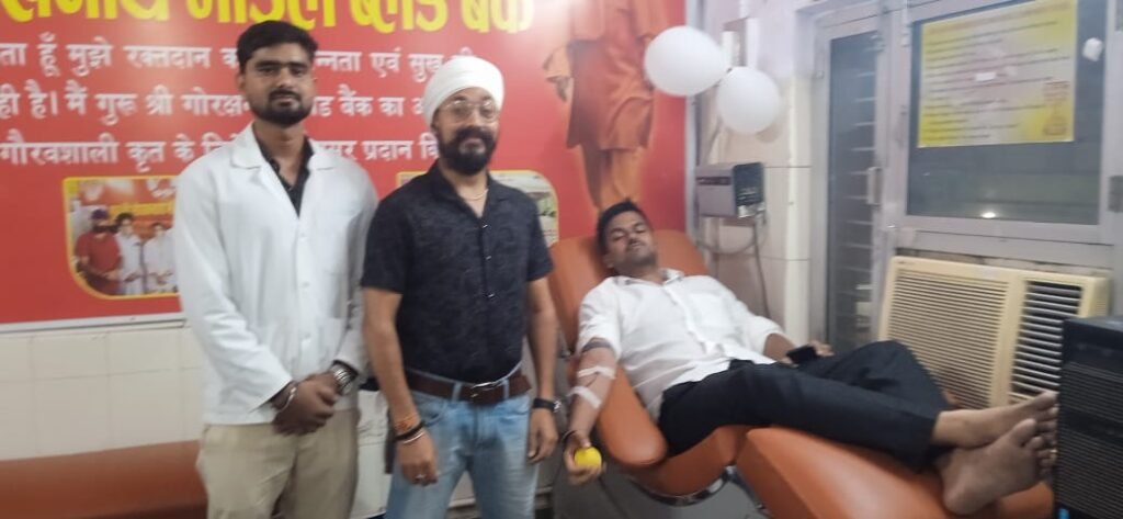पितृ पक्ष के अवसर पर समाजसेवा और पर्यावरण संरक्षण के क्षेत्र में सक्रिय इंजीनियर प्रणेश शुक्ला, ने किया रक्तदान 1 पितृ पक्ष के अवसर पर समाजसेवा और पर्यावरण संरक्षण के क्षेत्र में सक्रिय इंजीनियर प्रणेश शुक्ला, ने किया रक्तदान - MAHRAJGANJ, उत्तर प्रदेश