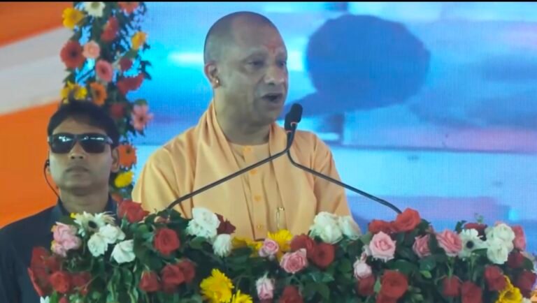 भदोही में ₹1,340 करोड़ से अधिक लागत की 112 परियोजनाओं का लोकार्पण/शिलान्यास कार्यक्रम में माननीय मुख्यमंत्री योगी आदित्यनाथ जी ने किया संबोधित
