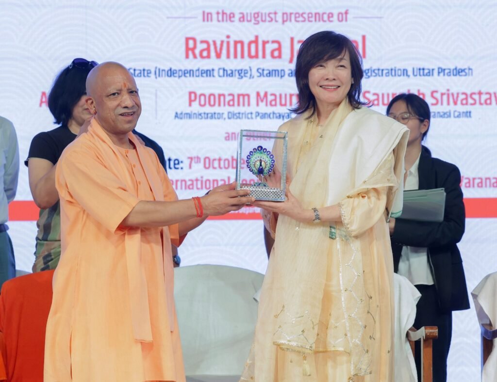 वाराणसी में भारत-जापान मैत्री एवं सांस्कृतिक संबंधों के जीवंत स्मृति स्थल 'आबे मेमोरियल कॉरिडोर' के उद्घाटन समारोह में मुख्यमंत्री योगी आदित्यनाथ हुए सम्मिलित - MAHRAJGANJ, उत्तर प्रदेश