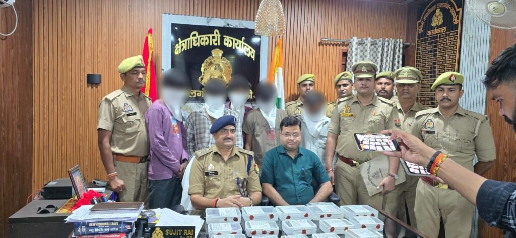 रायबरेली: खीरों पुलिस को बड़ी सफलता, चोरी की तीन घटनाओं का खुलासा, 05 शातिर चोर गिरफ्तार - MAHRAJGANJ, उत्तर प्रदेश