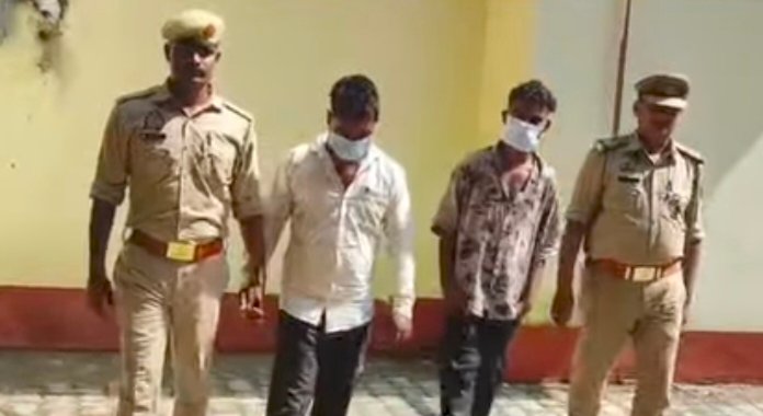 पनियरा पुलिस ने की बड़ी कार्रवाई महिलाओं को झांसा देकर आभूषण हड़पने के आरोप में 2 लोगों को किया गिरफ्तार 1 पनियरा पुलिस ने की बड़ी कार्रवाई महिलाओं को झांसा देकर आभूषण हड़पने के आरोप में 2 लोगों को किया गिरफ्तार - MAHRAJGANJ, उत्तर प्रदेश