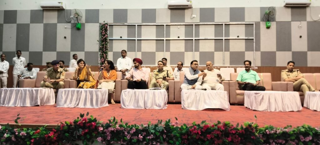 बिग ब्रेकिंग डीजे पर कंट्रोल को लेकर इलाहाबाद उच्च न्यायालय की लखनऊ खंडपीठ में दायर याचिका पर कड़े निर्देश जारी - MAHRAJGANJ, उत्तर प्रदेश