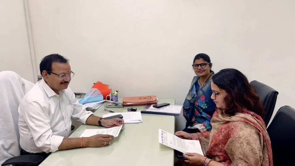 डा. सुलोचना मौर्य प्रदेश अध्यक्ष महिला बेसिक शिक्षक संघ ने सचिव बेसिक शिक्षा परिषद उत्तर प्रदेश श्री सुरेन्द्र कुमार तिवारी जी से मुलाकात किया 1 डा. सुलोचना मौर्य प्रदेश अध्यक्ष महिला बेसिक शिक्षक संघ ने सचिव बेसिक शिक्षा परिषद उत्तर प्रदेश श्री सुरेन्द्र कुमार तिवारी जी से मुलाकात किया - MAHRAJGANJ, उत्तर प्रदेश
