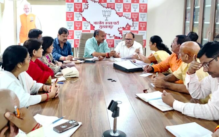 शिक्षक एमएलसी चुनाव में भाजपा ने कसी कमर,बूथवार रणनीति तैयार 2690 शिक्षक मतदाताओं को साधने में जुटी भाजपा, कार्यकर्ताओं को 20-20 वोटरों की जिम्मेदारी