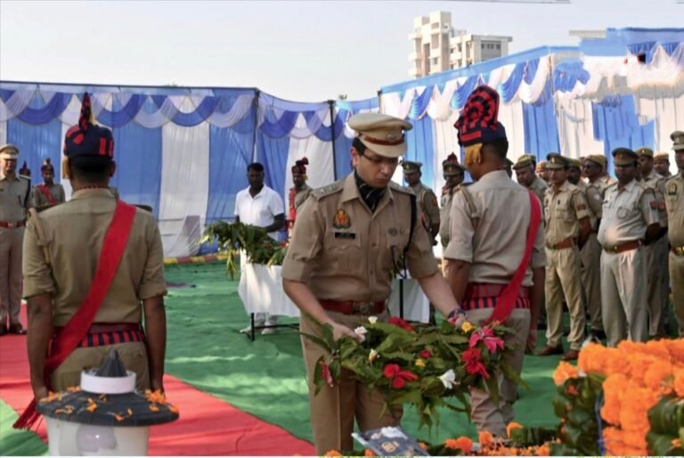 पुलिस स्मृति दिवस पर शहीद जवानों को किया गया नमन, पुलिस अधीक्षक शक्ति मोहन अवस्थी ने अर्पित किया पुष्पचक्र