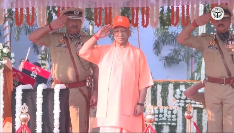 सीएम योगी का पुलिसकर्मियों को तोहफा, मोटरसाइकिल और यूनिफॉर्म भत्ते में बढ़ोतरी का ऐलान