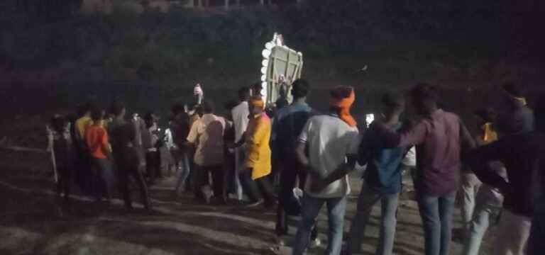 जनपद के कोल्हुई थाना क्षेत्र के पिपरा परसौनी गांव में दुर्गा प्रतिमा विसर्जन के दौरान मारपीट का मामला सामने आया