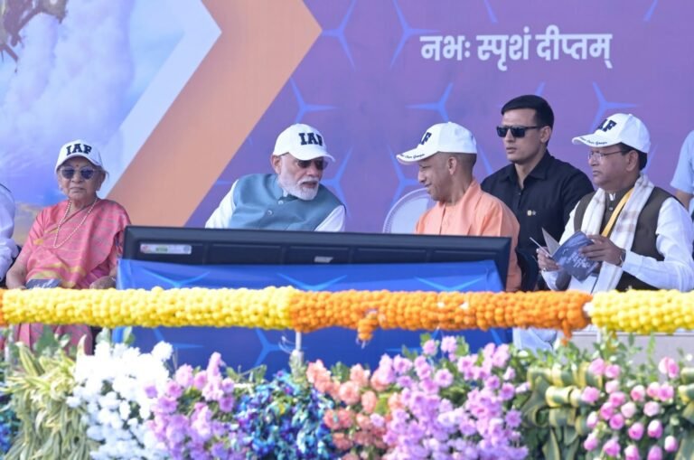 Indian Air Force Day Aerial Display-2026: Wings Over Ganges’ में माननीय प्रधानमंत्री श्री नरेन्द्र मोदी जी के साथ मुख्यमंत्री योगी आदित्यनाथ जी हुए सम्मिलित
