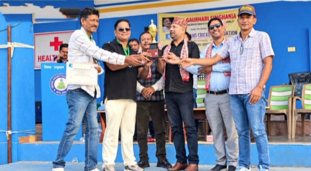 महराजगंज वेटरन्स क्रिकेट एसोसिएशन का ऐतिहासिक आयोजन, गोंडा वेटरन्स ने 6 विकेट से जीता मुकाबला - MAHRAJGANJ, उत्तर प्रदेश