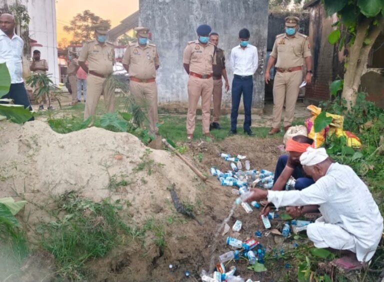 न्यायालय के आदेश पर आबकारी अधिनियम के तहत दर्ज 10 मुकदमों से संबंधित कुल 108 लीटर अवैध शराब को नियमानुसार नष्ट करा दिया गया