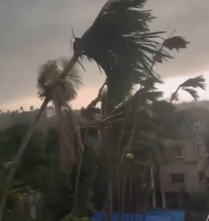 चक्रवात ‘अरनब’ (Cyclone Arnab) आंध्र प्रदेश के तट की ओर enrute हो रहा है, ओड़िसा पूरी में भी दाखिल भी हो गया है