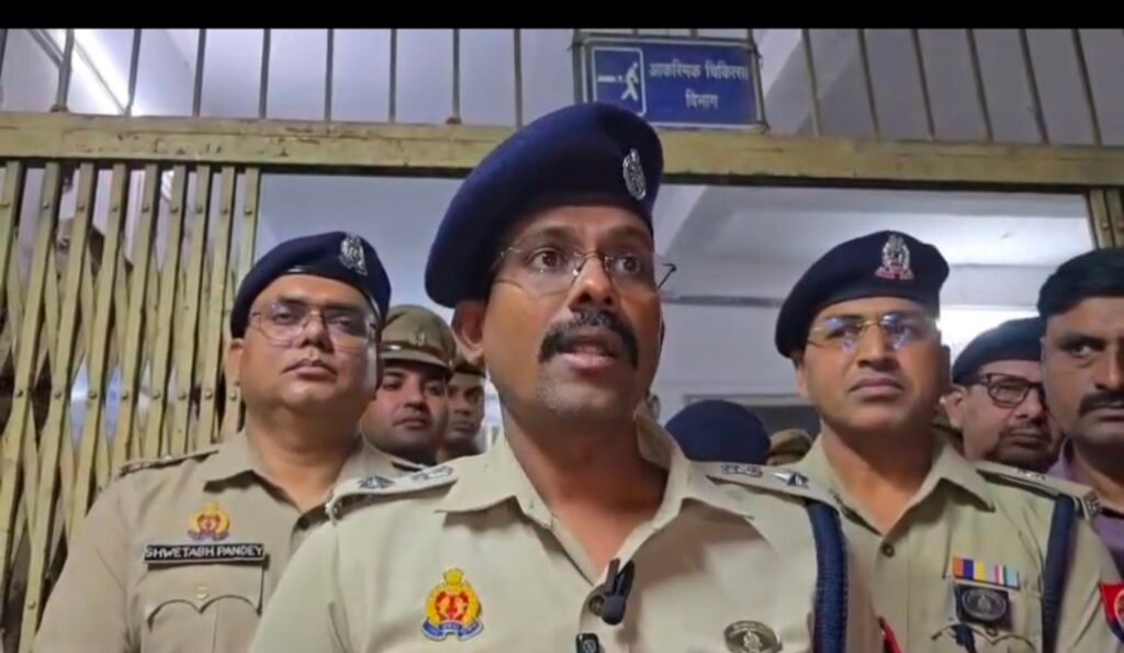 एटा पुलिस मुठभेड़ में एक लाख का इनामी बदमाश ढ़ेर,52 केस थे दर्ज - MAHRAJGANJ, उत्तर प्रदेश