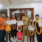 खाकी वाले गुरुजी’ सब-इंस्पेक्टर रणजीत यादव ने मेडल और सर्टिफिकेट पहनाकर किया सुल्तानपुर के नन्हे मुक्केबाजों का सम्मान