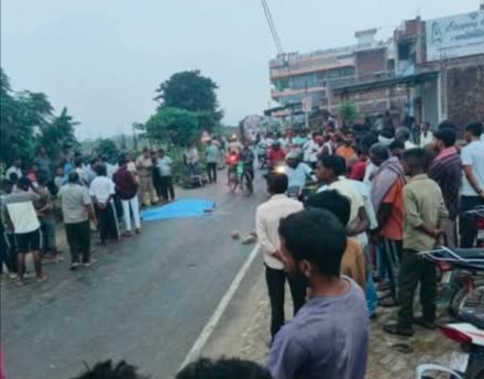 सिर के ऊपर चढ़ा पिकअप का पहिया, हादसे के बाद चालक फरार; परिवार में मचा कोहराम - MAHRAJGANJ, उत्तर प्रदेश