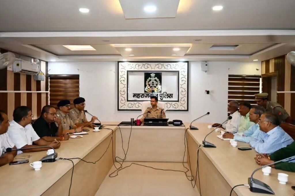 धनतेरस एवं दीपावली पर्व को लेकर महराजगंज पुलिस अलर्ट, व्यापारियों के साथ पुलिस अधीक्षक शक्ति मोहन अवस्थी ने की बैठक - MAHRAJGANJ, उत्तर प्रदेश
