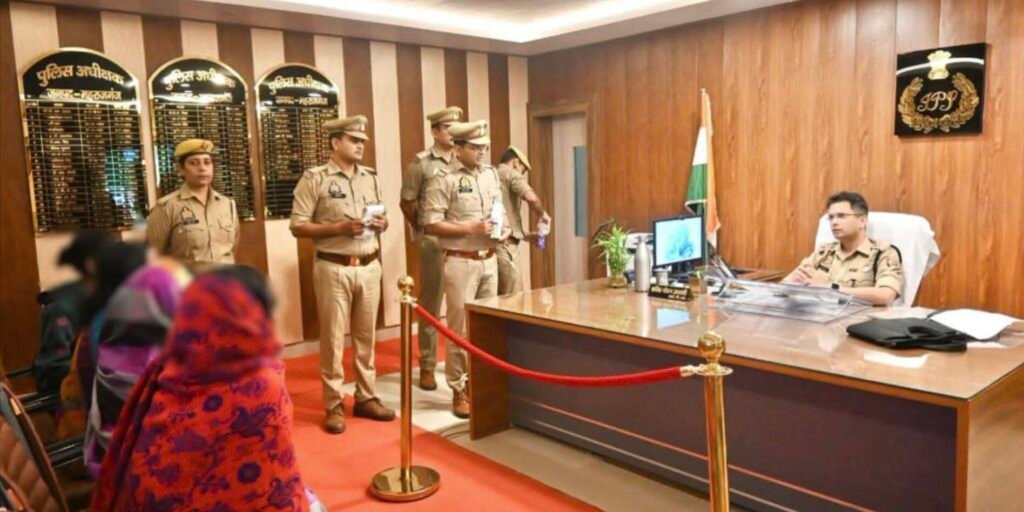 एसपी ने पुलिस कार्यालय में की जनसुनवाई, शिकायतों के त्वरित निस्तारण के दिए निर्देश 1 एसपी ने पुलिस कार्यालय में की जनसुनवाई, शिकायतों के त्वरित निस्तारण के दिए निर्देश - MAHRAJGANJ, उत्तर प्रदेश