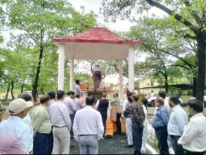 सरदार वल्लभभाई पटेल की जयंती पर डीएम गौरव सिंह सोगरवाल ने प्रतिमा पर किया माल्यार्पण