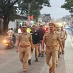 पुलिस अधीक्षक शक्ति मोहन अवस्थी के निर्देशन में पनियरा थाना पुलिस ने क्षेत्र के प्रमुख बाजारों, कस्बों और संवेदनशील इलाकों में पैदल गश्त किया