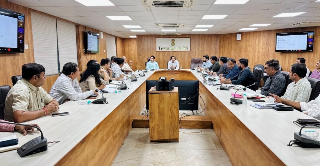 कच्छ में 30 अक्टूबर को मनेगा 'पीएम किसान दिवस', 77 स्थानों पर होंगे कार्यक्रम; कलेक्टर ने की समीक्षा - KACHCHH, गुजरात
