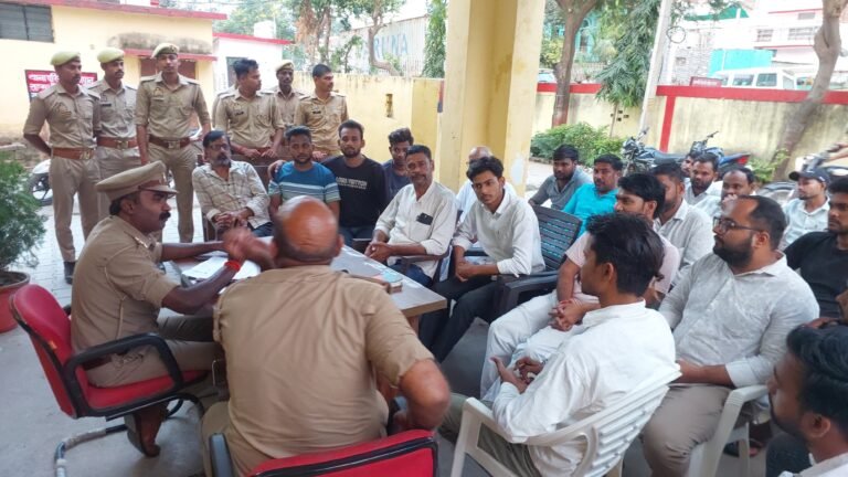 थाना समथर में मूर्ति विसर्जन और दशहरा पर्व को लेकर हुई बैठक त्योहारों को शांतिपूर्ण एवं सौहार्दपूर्ण माहौल में संपन्न कराने पर जोर, सुरक्षा और कानून-व्यवस्था बनाए रखने को लेकर हुई