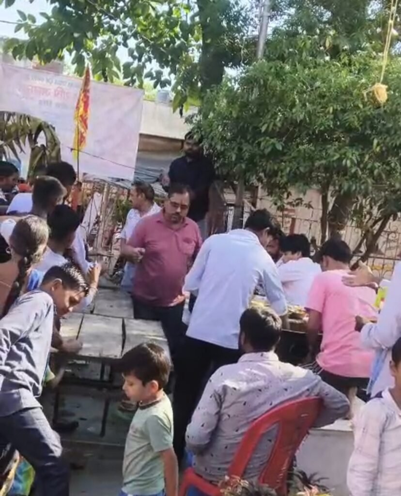 बांकेगंज में मां भगवती के 39वें जागरण के बाद विशाल भंडारा, श्रद्धालुओं ने ग्रहण किया प्रसाद राधा-कृष्ण मंदिर परिसर में भक्ति और आस्था का संगम, माता रानी के जयकारों से गूंजा क्षेत् - KHERI, उत्तर प्रदेश