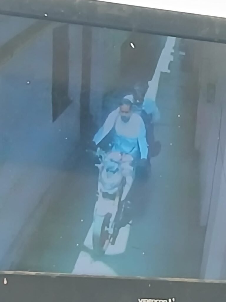 साफ-सफाई के बहाने महिला से ढाई लाख के जेवर उड़ाए