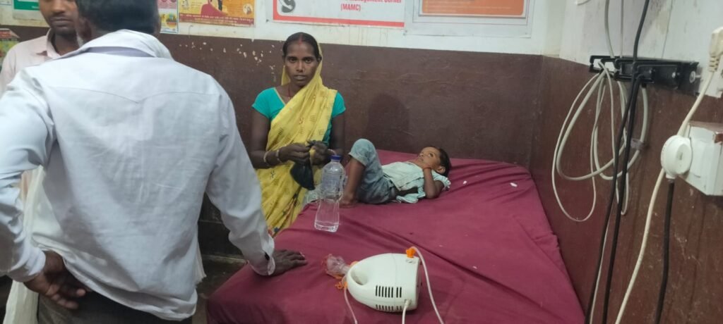 खेल-खेल में चार वर्षीय मासूम ने पकड़ लिया जहरीला करैत सांप 1 खेल-खेल में चार वर्षीय मासूम ने पकड़ लिया जहरीला करैत सांप - SONBHADRA, उत्तर प्रदेश