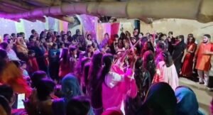 मां के पट खुलते ही गूंजे जयकारे, गरबा-डांडिया की थाप पर झूम उठा महुली 2 मां के पट खुलते ही गूंजे जयकारे, गरबा-डांडिया की थाप पर झूम उठा महुली - SONBHADRA, उत्तर प्रदेश