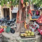 गोला में बरम बाबा स्थल पर अतिक्रमण और शराबियों के जमावड़े का आरोप, बजरंग दल ने उठाई ग्रिल व चबूतरा निर्माण की मांग
