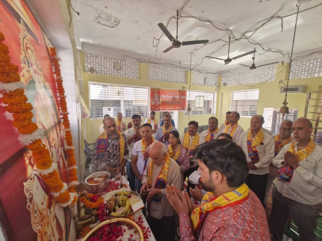 हरिद्वार वैश्य समाज ने धूमधाम से मनाई महाराजा अग्रसेन जयंती — पूजन एवं हवन के साथ समाज की एकता, सेवा और संगठन का दिया सशक्त संदेश 1 हरिद्वार वैश्य समाज ने धूमधाम से मनाई महाराजा अग्रसेन जयंती — पूजन एवं हवन के साथ समाज की एकता, सेवा और संगठन का दिया सशक्त संदेश - HARIDWAR, उत्तराखंड