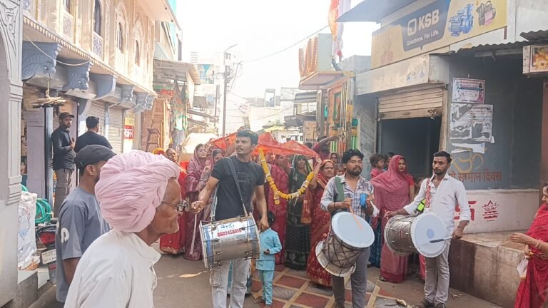 माचलपुर में इमली वाले बालाजी मंदिर से निकली विशाल चूनर यात्रा, भद्रकाली मंदिर में किया चूनर अर्पण*