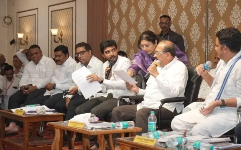 कोपरगाव तालुक्यात दुष्काळी परिस्थितीचा आढावा पाणी, पशुधन, पीकपाणी व प्रलंबित कामांवर तातडीने उपाययोजनांचे निर्देश
