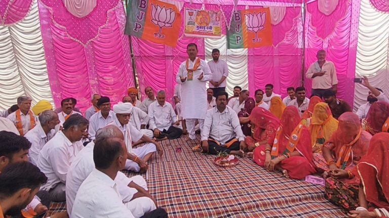भाजपा प्रत्याशी हरिश्चन्द्र समर्थन में जुटे कार्यकर्ता, घर-घर पहुंचकर मांगे वोट