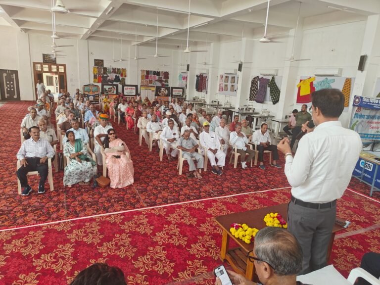 विक्रम भाटी ने अंतरराष्ट्रीय वृद्धजन दिवस पर वृद्धजनों को किया जागरूक*