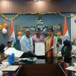 *सेवा संकल्प अभियान “जन सेवा ही प्रभु सेवा”* *पाली में मुख्यमंत्री रोजगार उत्सव का आयोजन* 02 अक्टूबर । ‘ जन सेवा ही प्रभु सेवा ‘ थीम पर आयोजित मुख्यमंत्री रोजगार उत्सव का आयोजन ज