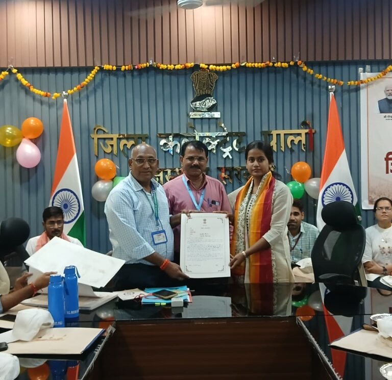 *सेवा संकल्प अभियान “जन सेवा ही प्रभु सेवा”* *पाली में मुख्यमंत्री रोजगार उत्सव का आयोजन* 02 अक्टूबर । ‘ जन सेवा ही प्रभु सेवा ‘ थीम पर आयोजित मुख्यमंत्री रोजगार उत्सव का आयोजन ज