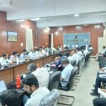 साप्ताहिक समीक्षा बैठक जिला कलक्टर ने ली समीक्षा बैठक