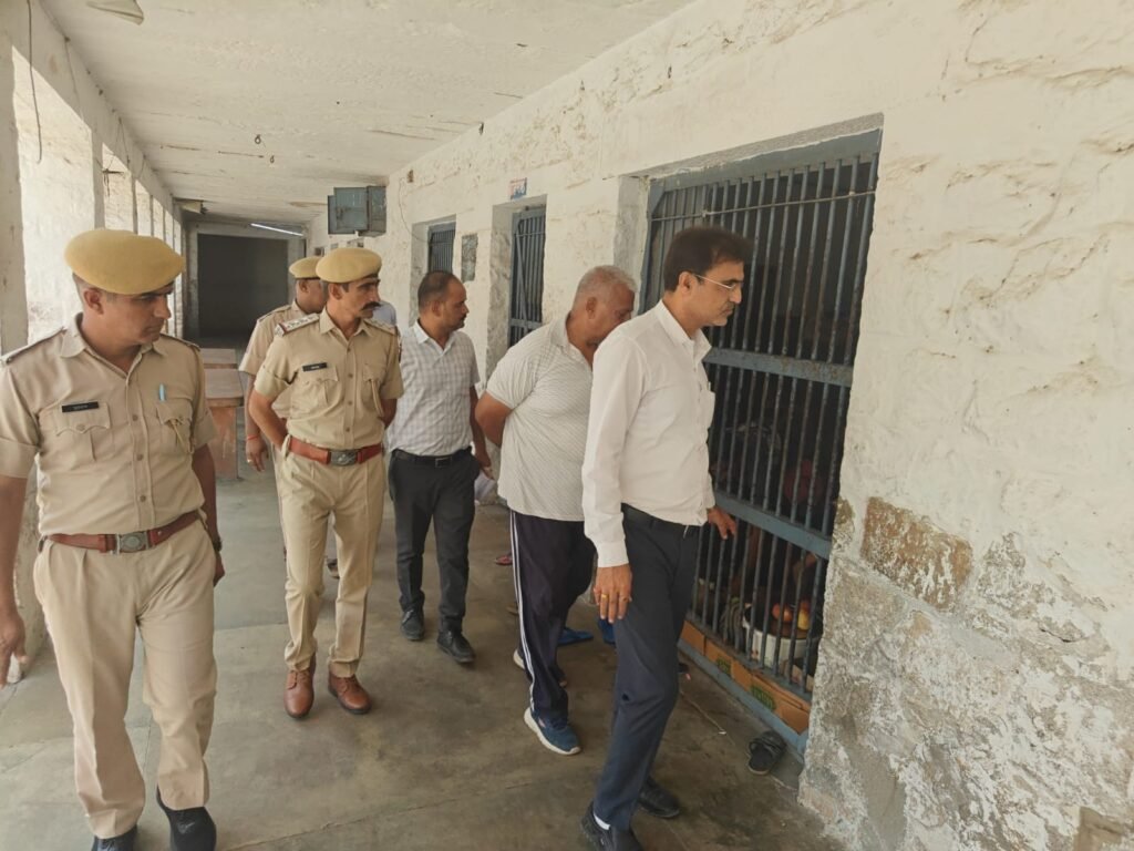 बाल गृह एवं जिला कारागृह का सचिव भाटी ने किया निरीक्षण* *निरुद्ध बालकों एवं बंदियों को दी निःशुल्क विधिक सहायता की जानकारी* 1 बाल गृह एवं जिला कारागृह का सचिव भाटी ने किया निरीक्षण* *निरुद्ध बालकों एवं बंदियों को दी निःशुल्क विधिक सहायता की जानकारी* - PALI, राजस्थान