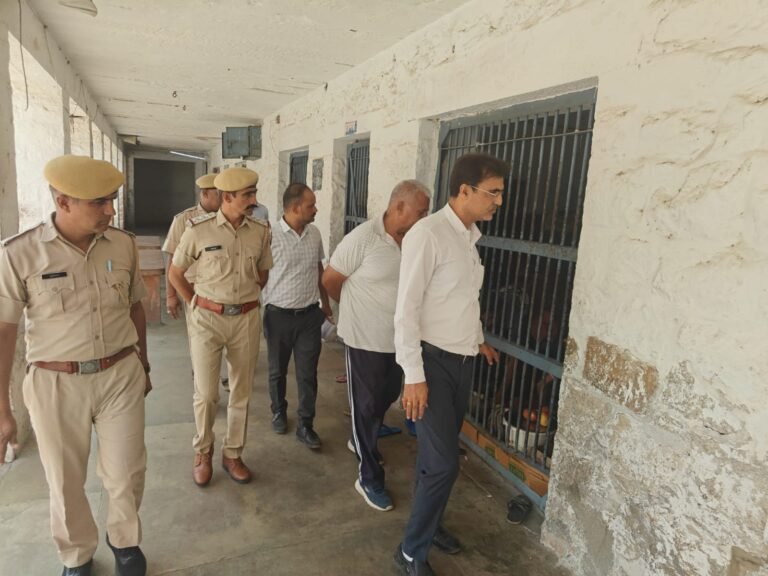 बाल गृह एवं जिला कारागृह का सचिव भाटी ने किया निरीक्षण* *निरुद्ध बालकों एवं बंदियों को दी निःशुल्क विधिक सहायता की जानकारी*