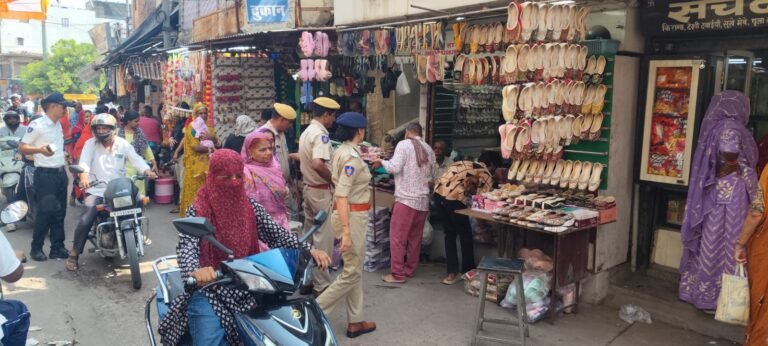 *त्योहारों को देखते हुए भीतरी शहर में अतिक्रमण हटाओ अभियान, DCP-ADCP के निर्देश पर कार्रवाई