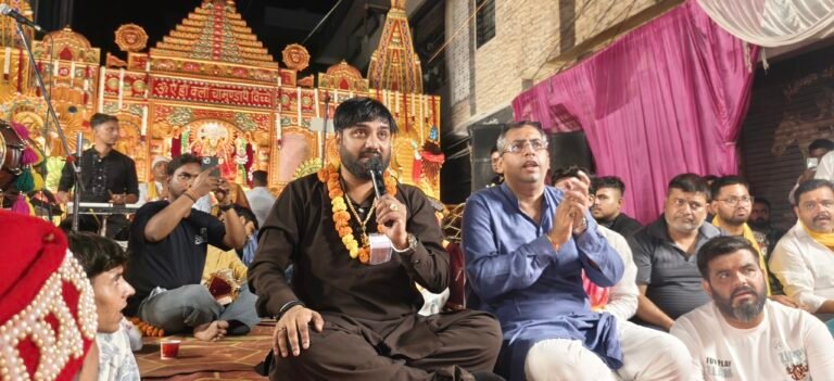 माँ भगवती की द्वितीय चौकी में गूंजे भजन, तरुण सागर ने बांधा समां