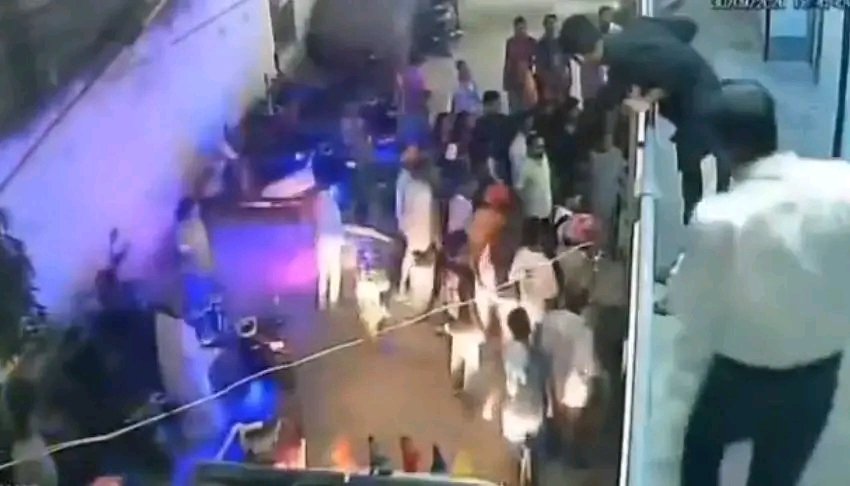 सम्राट की पुलिस दीदी की पिटाई 1 सम्राट की पुलिस दीदी की पिटाई - पटना, बिहार