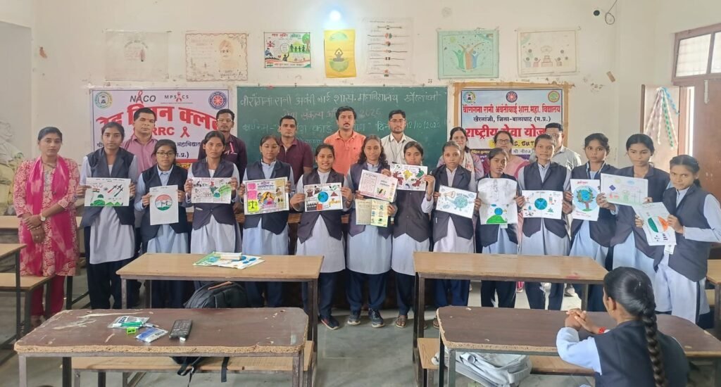 बालाघाट जिले के खैरलांजी महाविद्यालय में ‘मेरे सपनों का भारत’ सहित विभिन्न विषयों पर बनाई आकर्षक पेंटिंगसेवा संकल्प अभियान के तहत विद्यार्थियों ने पेंटिंग से दिया जागरूकता का संदेश - बालाघाट, मध्य प्रदेश