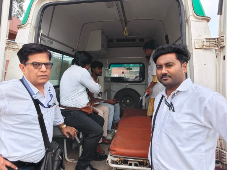 सीटीआई संजय सोनकर ने पेश की मानवता की मिसाल, तत्परता से बचाई घायल यात्री की जान।