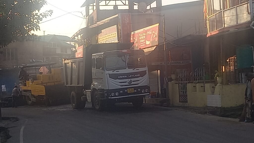 पठानकोट मंडी नैशनल हाईवे बैजनाथ शहर पपरोला.शहर सङक का सुधार - KANGRA, हिमाचल प्रदेश