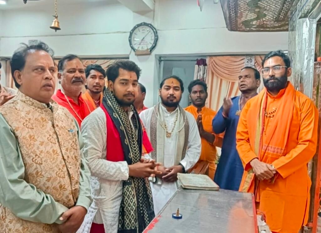 पंडित सत्यम पांडे श्री सिद्ध हनुमान मंदिर की 179 वीं महाआरती में हुए शामिल