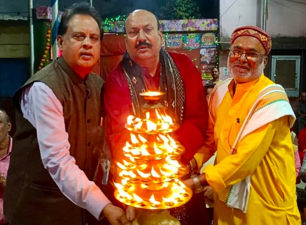 श्री सिद्ध हनुमान मंदिर की 180 वीं महाआरती में पंडित तपेश शर्मा हुए शामिल 1 श्री सिद्ध हनुमान मंदिर की 180 वीं महाआरती में पंडित तपेश शर्मा हुए शामिल - सक्ती, छत्तीसगढ़