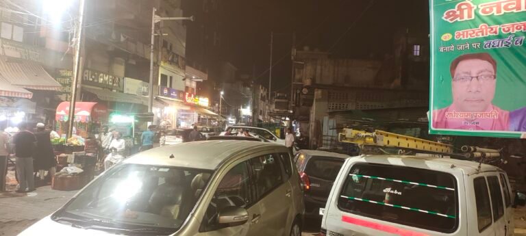 थाना नई की मंडी नलबंद चौराहा पर होटल संचालकों द्वारा अवैध पार्किंग अतिक्रमण करना