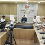 सिंगरौली : कलेक्टर ने की राजस्व विभाग के कार्यों की समीक्षा.स्वामित्व योजना, लंबित राजस्व प्रकरणों एवं जनगणना-2027 की तैयारियों में तेजी लाने के निर्देश।